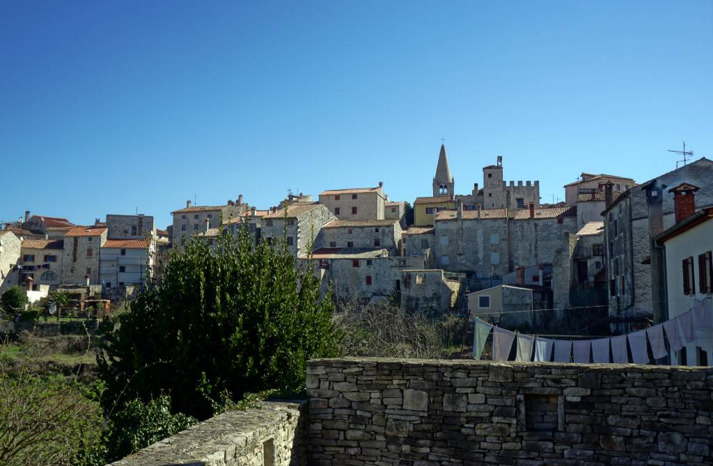 Bale: a picturesque story about stone architecture