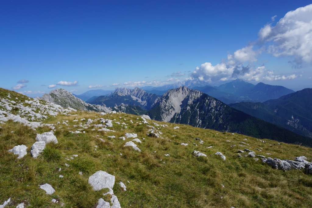 Crossing the borderline: a gentle hike to Stol (Hochstuhl), the Karawanks’ grassy king