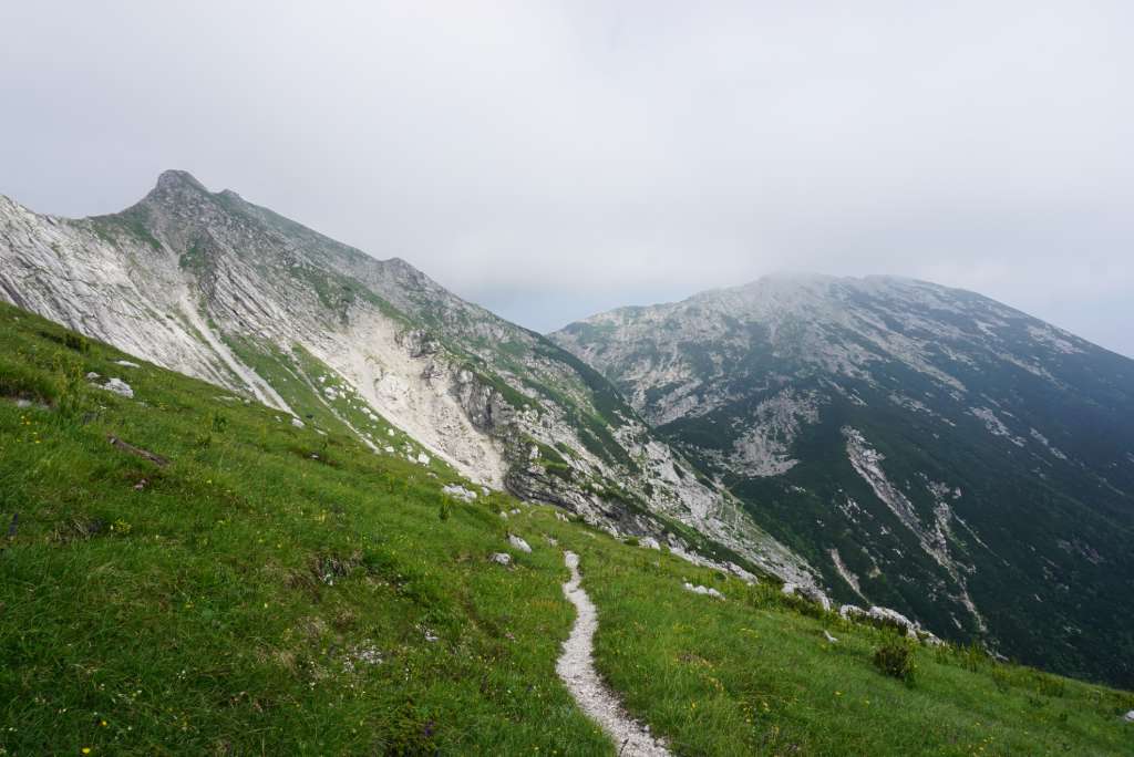 Hike to Vogel peak from Tolminske Ravne via Koča na planini Razor and Globoko saddle
